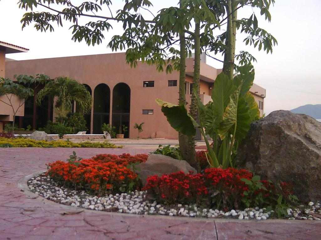 Tropical gardens at Hotel Montecarlo Jojutla
